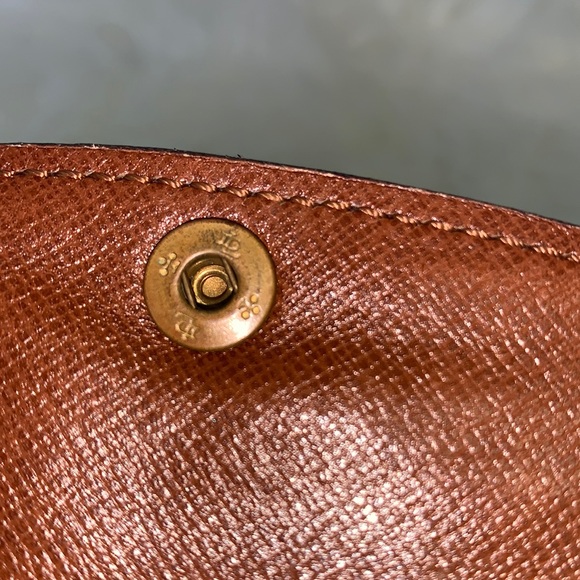 225 Pre Owned Authentic Vintage Louis Vuitton Monogram Crossbody Bag - Picture 12 of 15